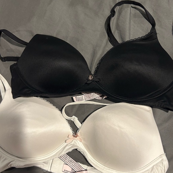 Two Victoria’s Secret bras size 34C - Picture 2 of 3